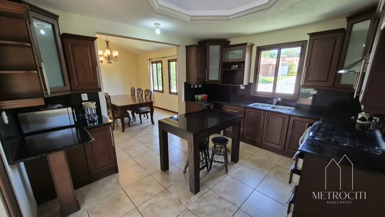 En venta hermosa casa de esquina en carretera a El Salvador — Casa en Venta en Carretera a El Salvador, Guatemala, Ciudad — foto 9 de 11