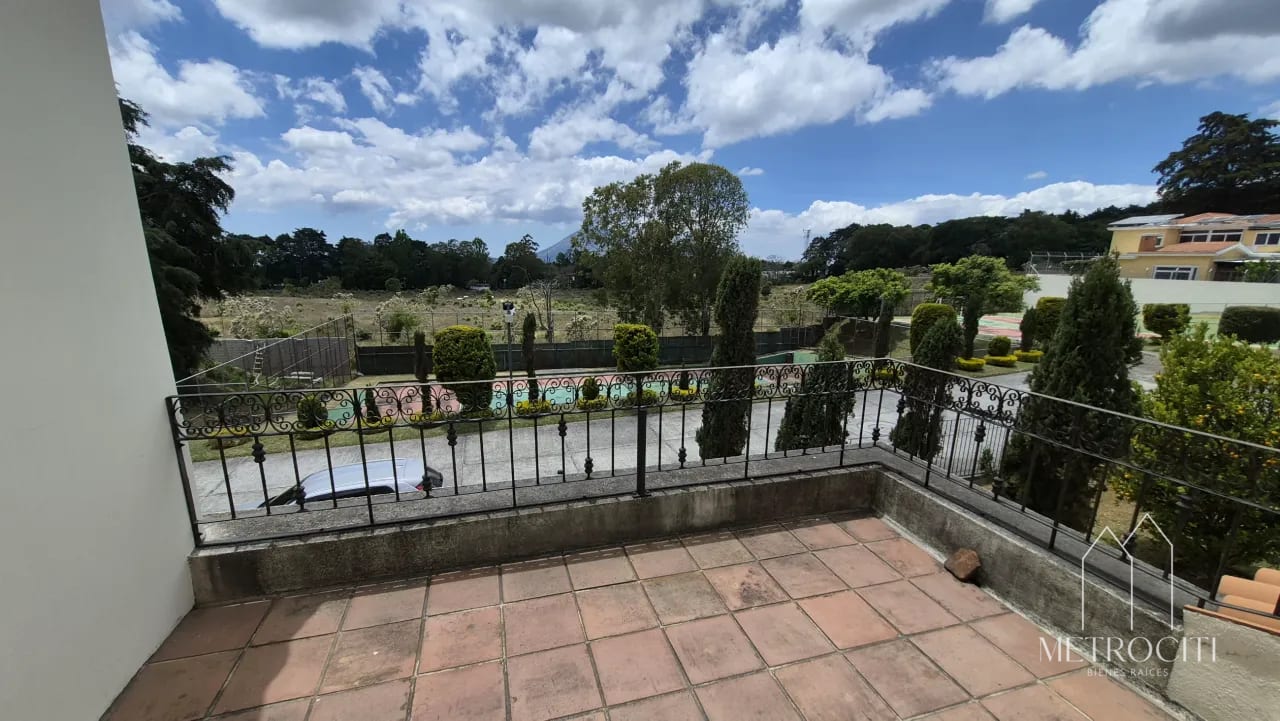 En venta hermosa casa de esquina en carretera a El Salvador — Casa en Venta en Carretera a El Salvador, Guatemala, Ciudad — foto 2 de 11