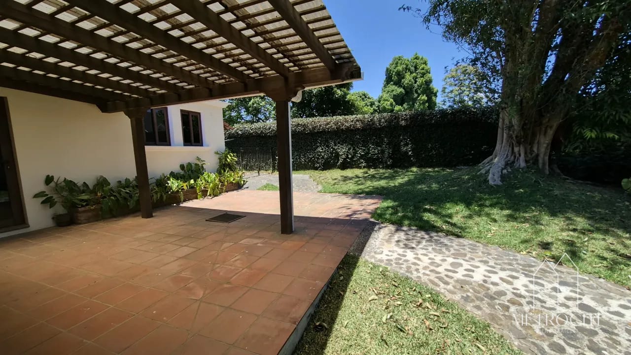 En venta hermosa casa de esquina en carretera a El Salvador — Casa en Venta en Carretera a El Salvador, Guatemala, Ciudad — foto 5 de 11