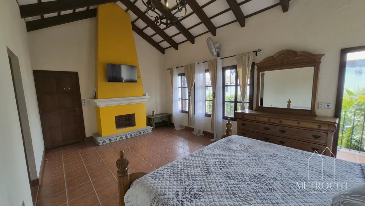 Se renta amplia casa estilo colonial en Antigua Guatemala — Casa en Alquiler en Dentro del Casco, Antigua, Sacatepéquez — foto 8 de 17