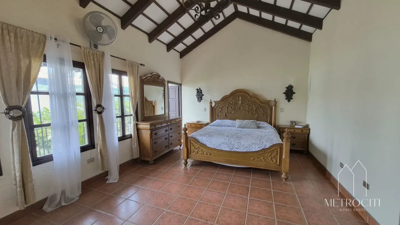 Se renta amplia casa estilo colonial en Antigua Guatemala — Casa en Alquiler en Dentro del Casco, Antigua, Sacatepéquez — foto 7 de 17