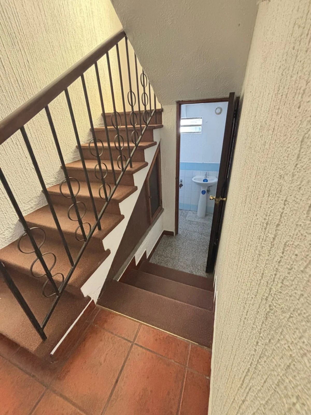 Rento Oficinas en Barrio la Recolección Zona 1 — Casa en Alquiler en Zona 1, Guatemala, Ciudad — foto 4 de 16