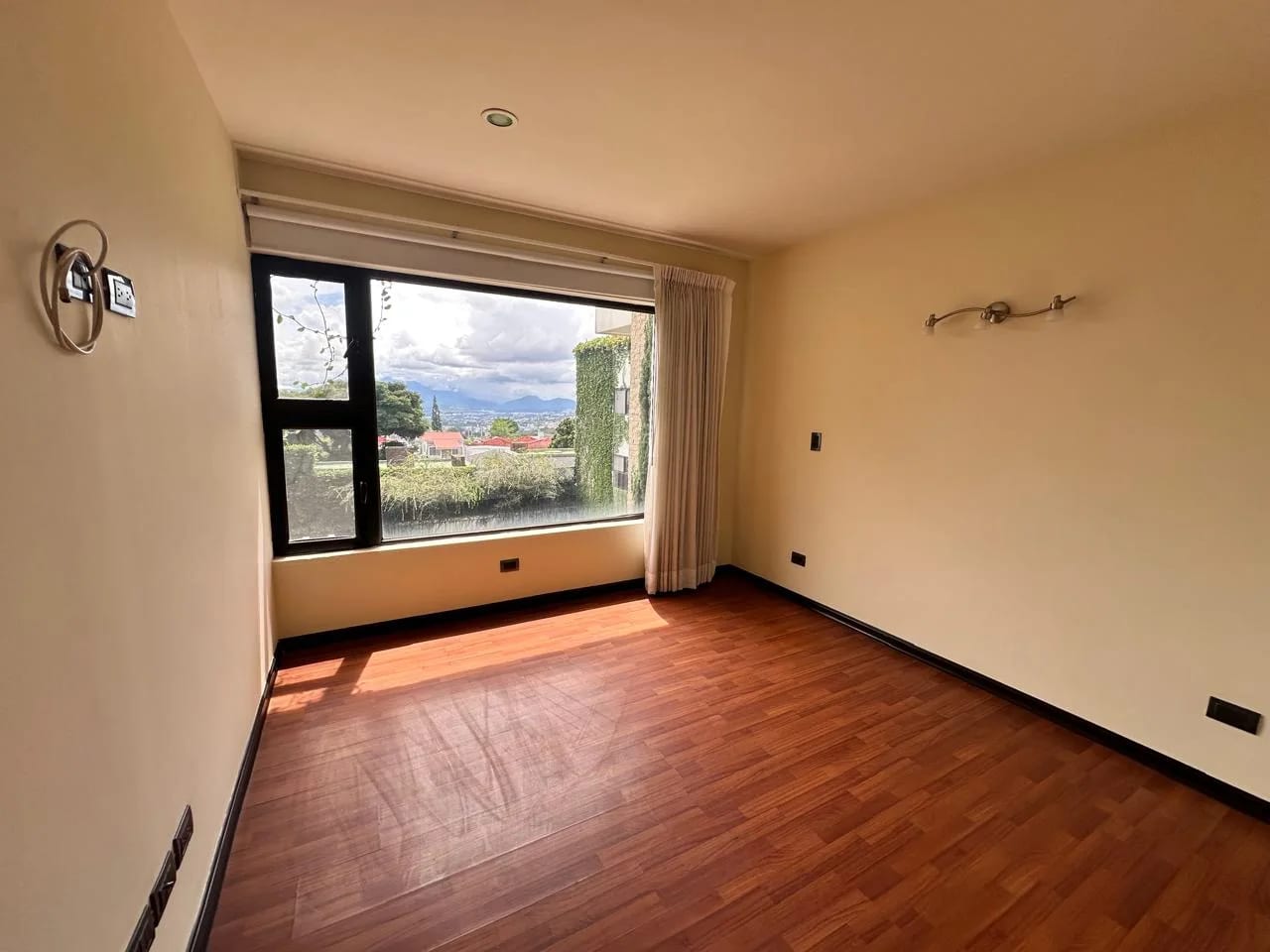 Vendo Casa en Colonia Elgin 2 Zona 13 — Casa en Venta en Zona 13, Guatemala, Ciudad — foto 3 de 14
