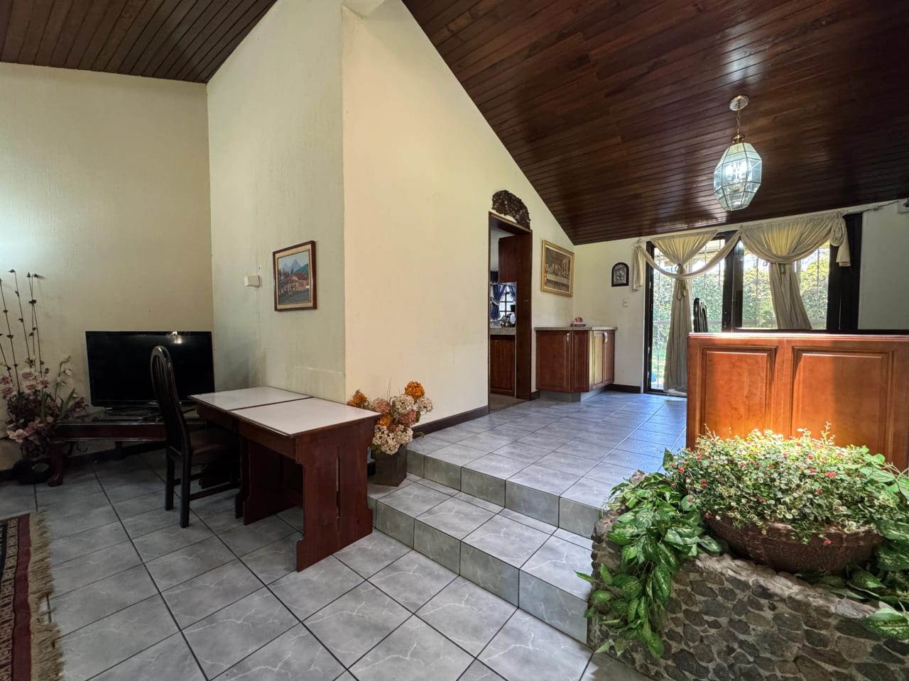 Rento Casa con Excelente Ubicación en San Lucas Sacatepequez — Casa en Alquiler en San Lucas Sacatepéquez, Sacatepéquez — foto 4 de 17