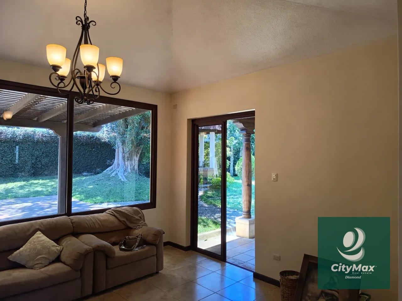 Casa Grande en Venta en Km 25.5 Carretera a El Salvador — Casa en Venta en San José Pinula, Guatemala, Ciudad — foto 2 de 17