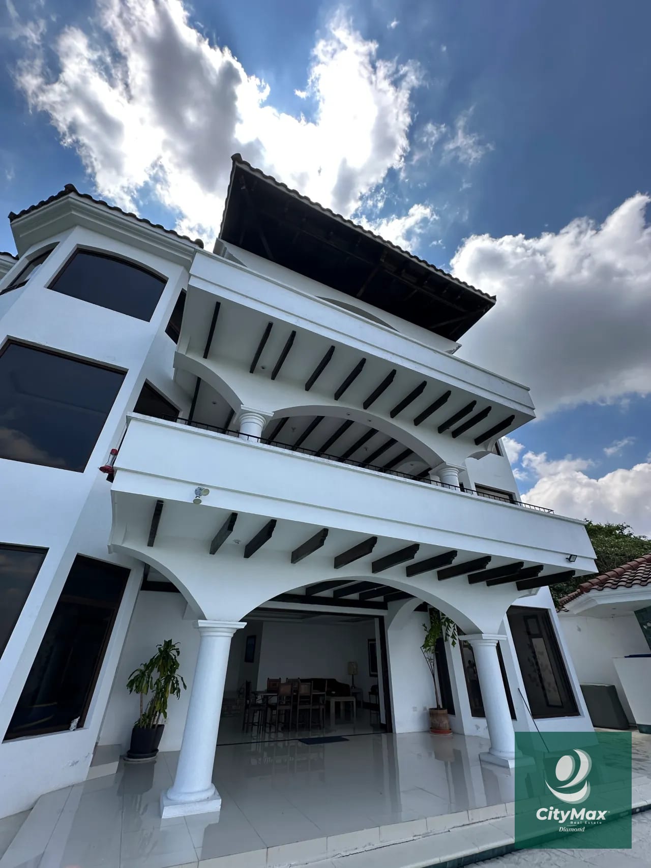 Casa de Lujo y Vistas Top en Venta en Montebello CAES — Casa en Venta en Santa Catarina Pinula, Guatemala, Ciudad — foto 1 de 16