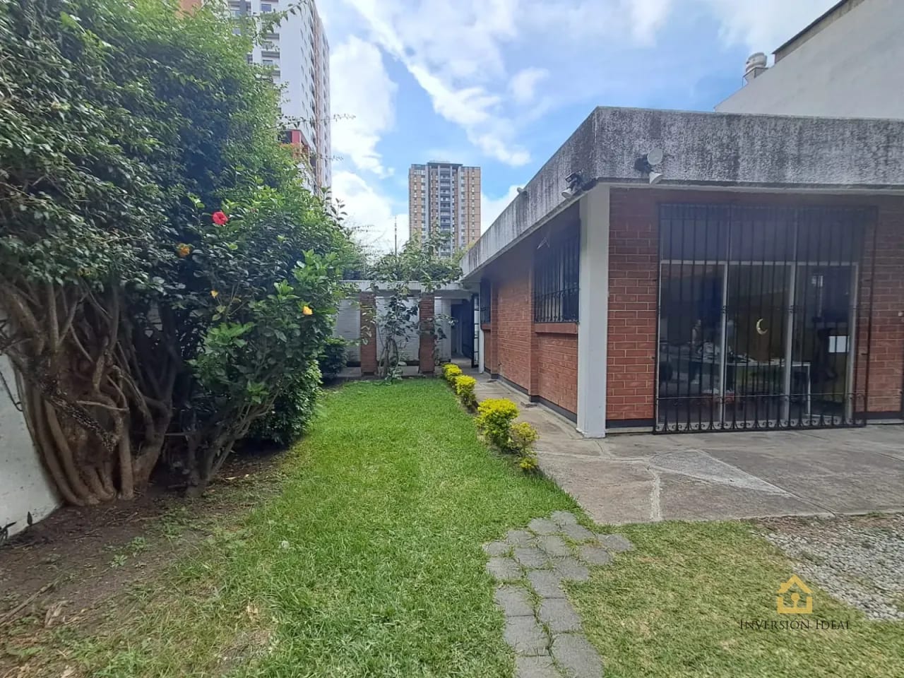 Casa comercial en renta - 12 ambientes - 800 mtsts2 - $6000 + IVA (Negociable) - Zona 10 — Casa en Alquiler en Centro Comercial Los Próceres, Zona 10, Guatemala, Ciudad — foto 17 de 18