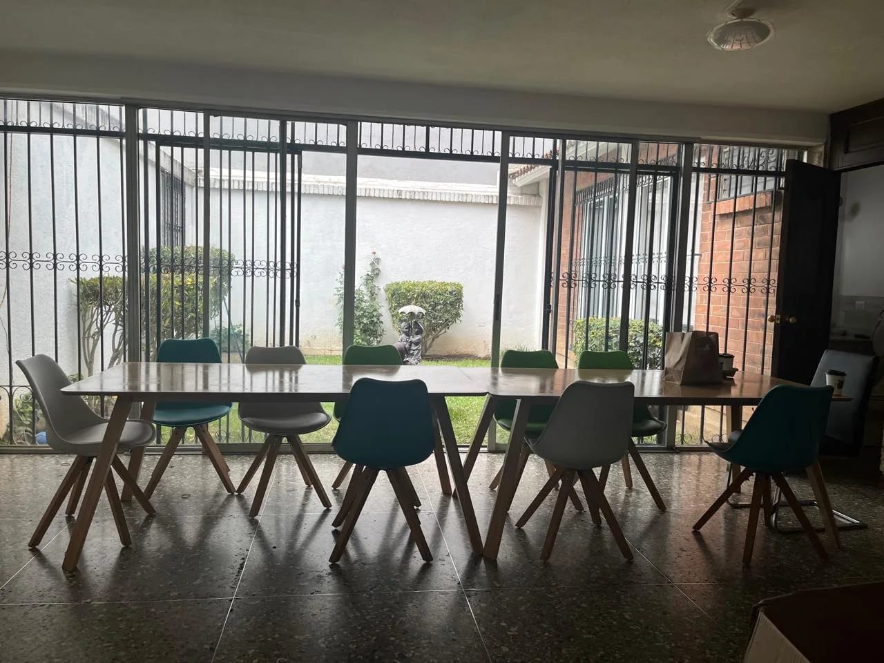 amplia casa en zona 10, para oficinas — Casa en Alquiler en Zona 10, Guatemala, Ciudad — foto 6 de 12