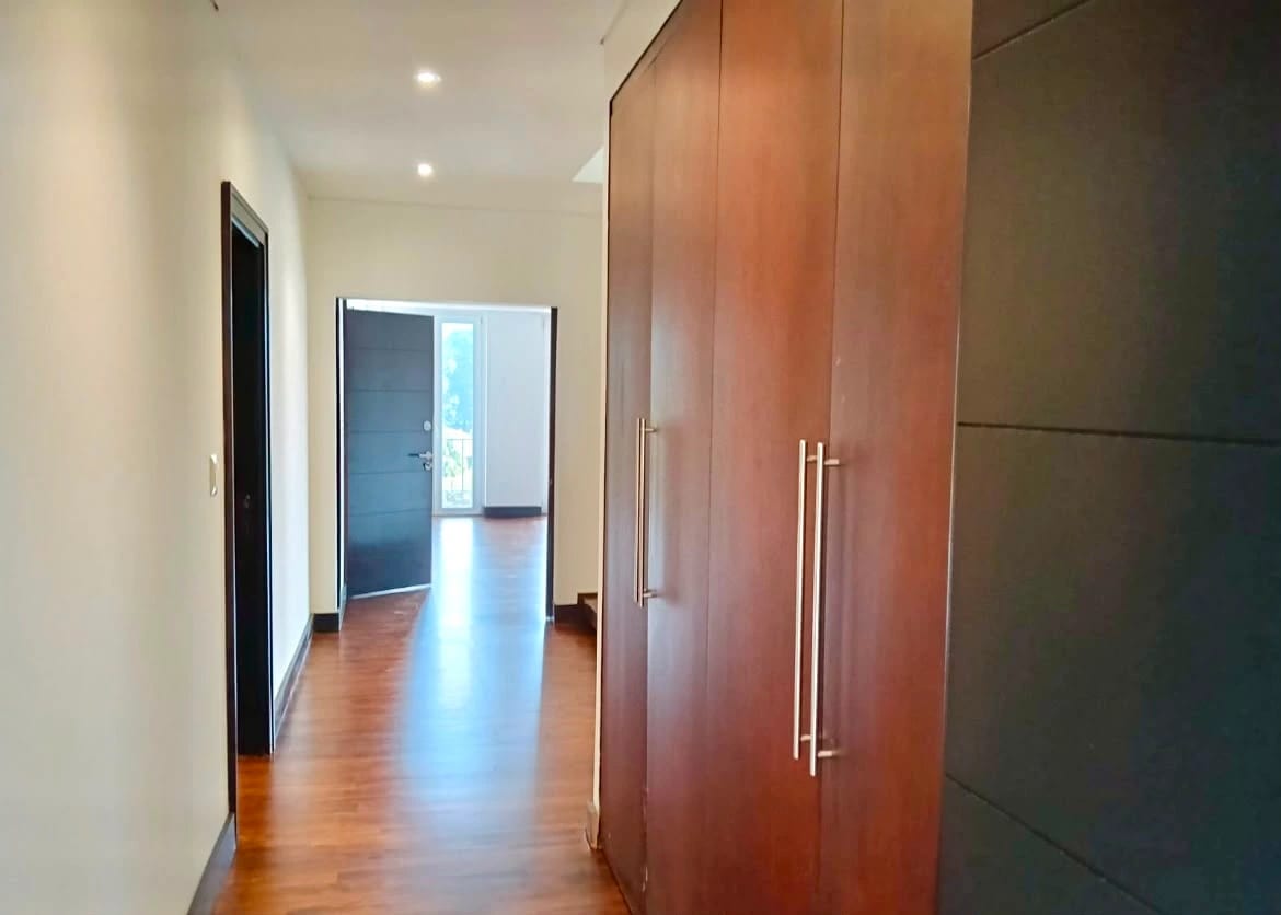 Apartamento de 4 dormitorios de 2 niveles en zona 14 — Apartamento en Alquiler en Zona 14, Guatemala, Ciudad — foto 2 de 8