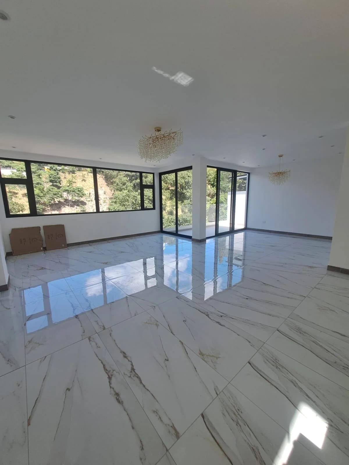 Casa de Lujo en Venta | Colonia Oakland Zona 10 — Casa en Venta en Zona 10, Guatemala, Ciudad — foto 2 de 16