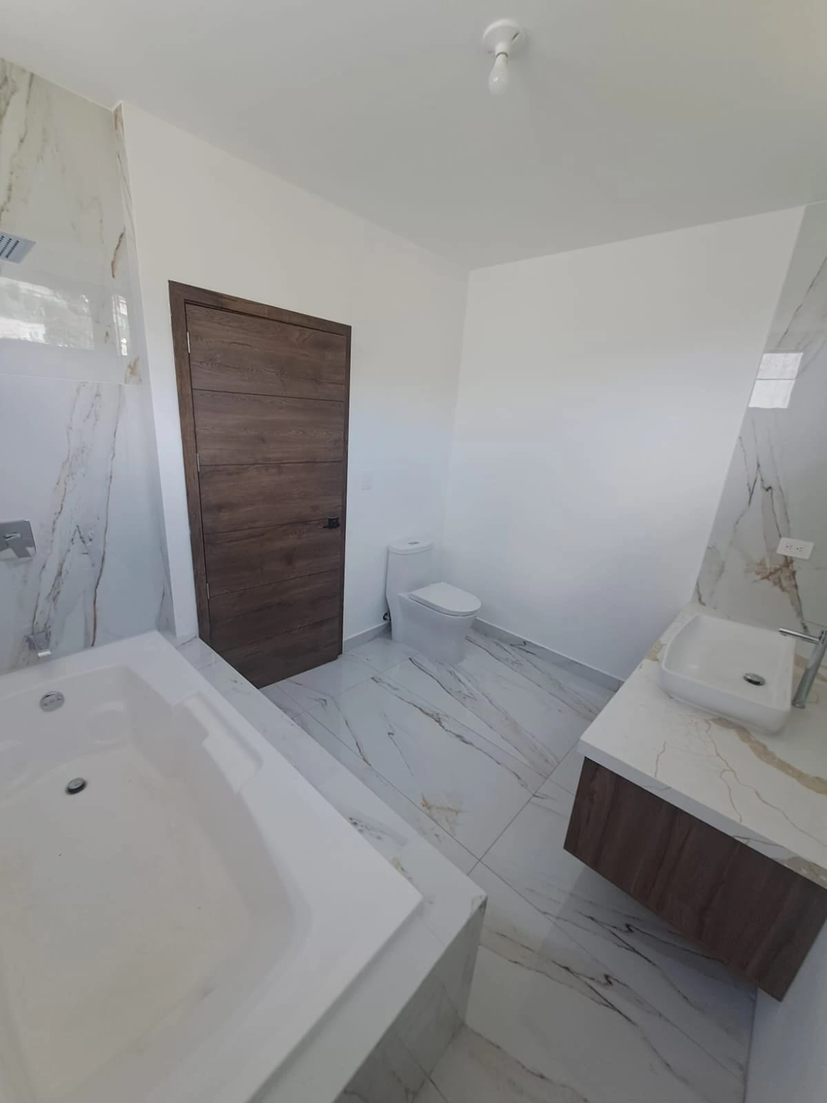 Casa de Lujo en Venta | Colonia Oakland Zona 10 — Casa en Venta en Zona 10, Guatemala, Ciudad — foto 12 de 16