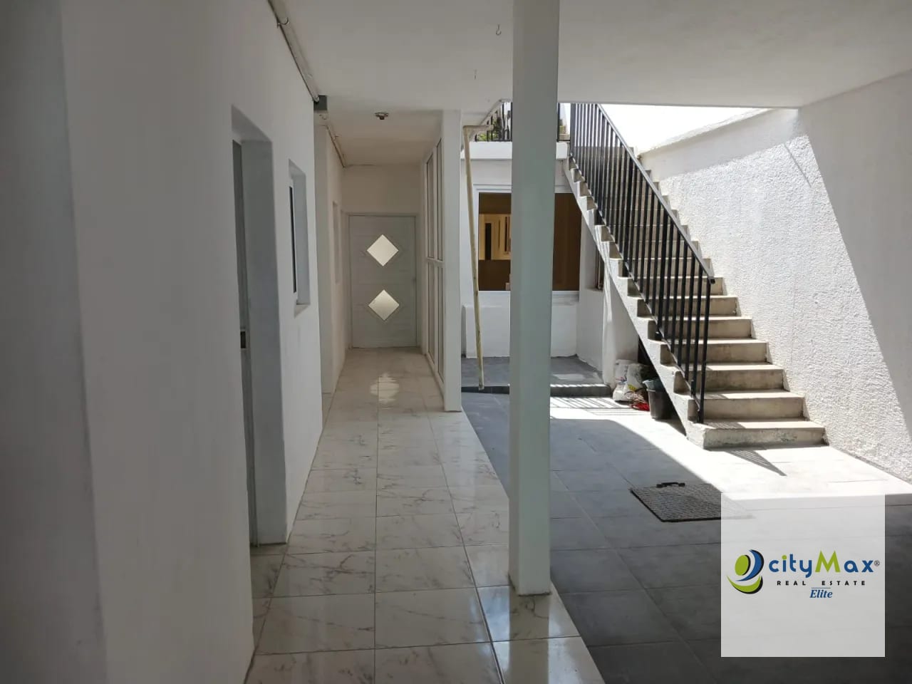 Casa Remodelada en Venta en Zona 1 — Casa en Venta en Zona 1, Guatemala, Ciudad — foto 1 de 15