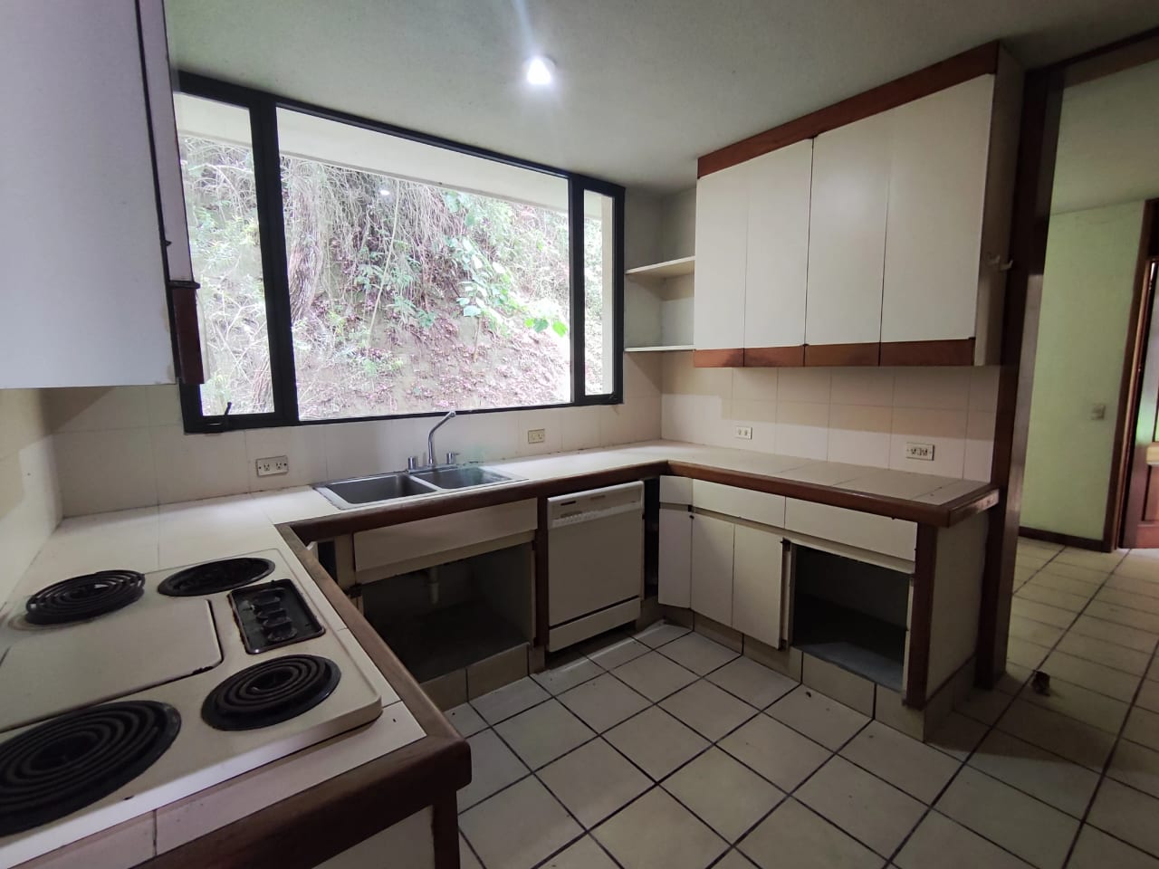 Vendo casa para remodelar en Montebello 1, Carretera a El Salvador — Casa en Venta en Santa Catarina Pinula, Guatemala, Ciudad — foto 13 de 17