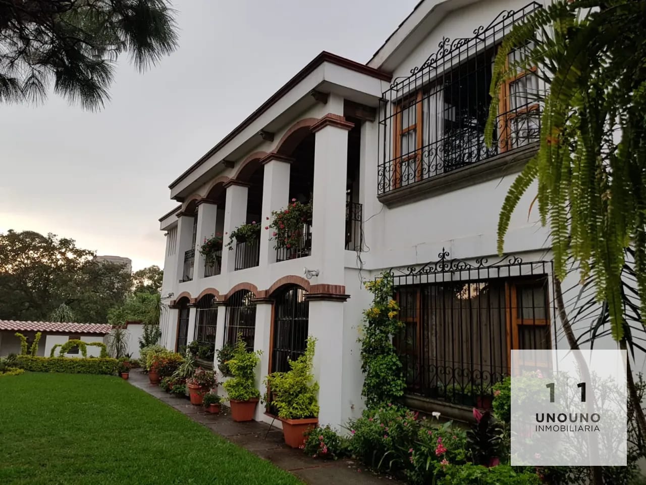 Espectacular propiedad en venta de 5 habitaciones en zona 15 — Casa en Venta en Colonia El Maestro, Zona 15, Guatemala, Ciudad — foto 3 de 11