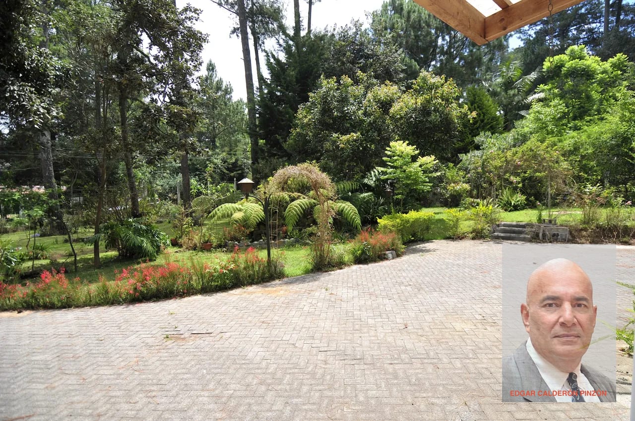 Casa Contemporánea de 2 Niveles con Piscina en Sacatepéquez — Casa en Venta en Santiago Sacatepéquez, Sacatepéquez — foto 2 de 17