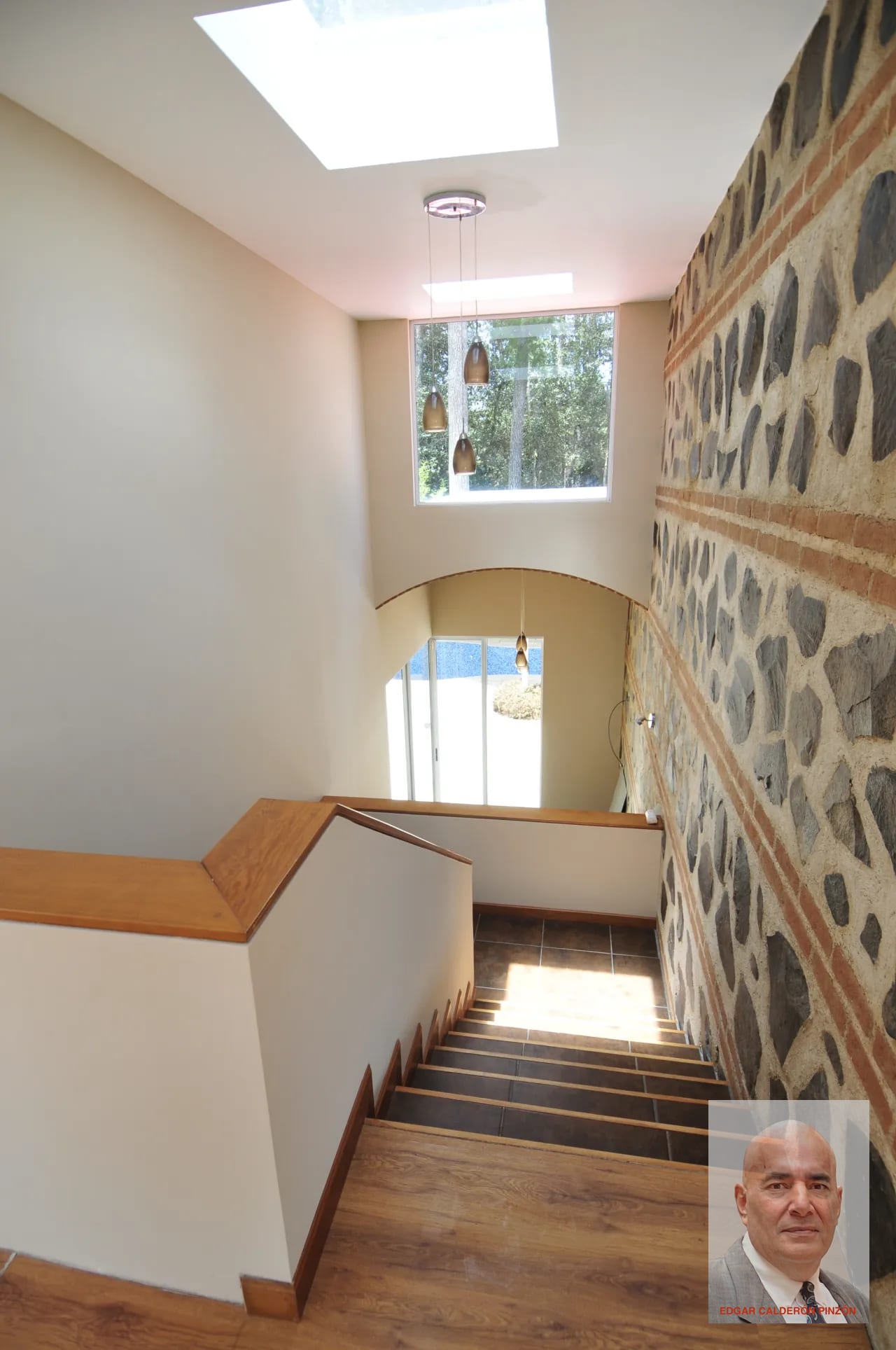 Casa Contemporánea de 2 Niveles con Piscina en Sacatepéquez — Casa en Venta en Santiago Sacatepéquez, Sacatepéquez — foto 11 de 17