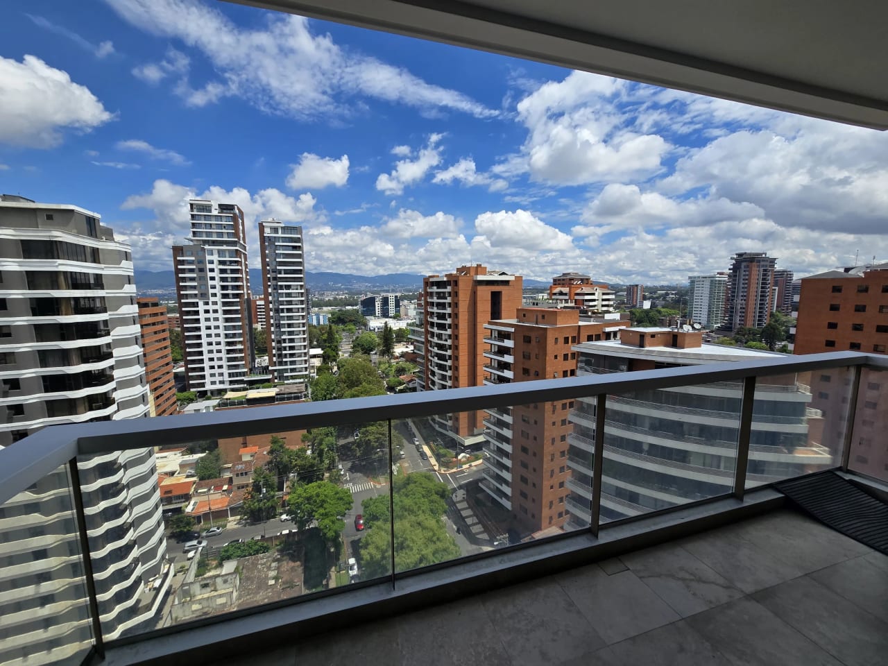 Se Alquila/Vende Apto. Tiffany Quinta, Zona 14. — Apartamento en Alquiler en Tiffany 5ta Avenida, Zona 14, Guatemala, Ciudad — foto 2 de 17