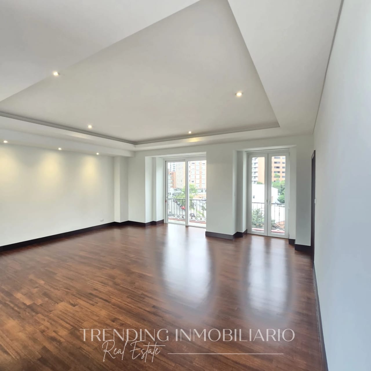 Apartamento en renta zona 14 edificio 5 Avenida de 3 habitaciones + 3 parqueos — Apartamento en Alquiler en Quinta Avenida, Zona 14, Guatemala, Ciudad — foto 2 de 11