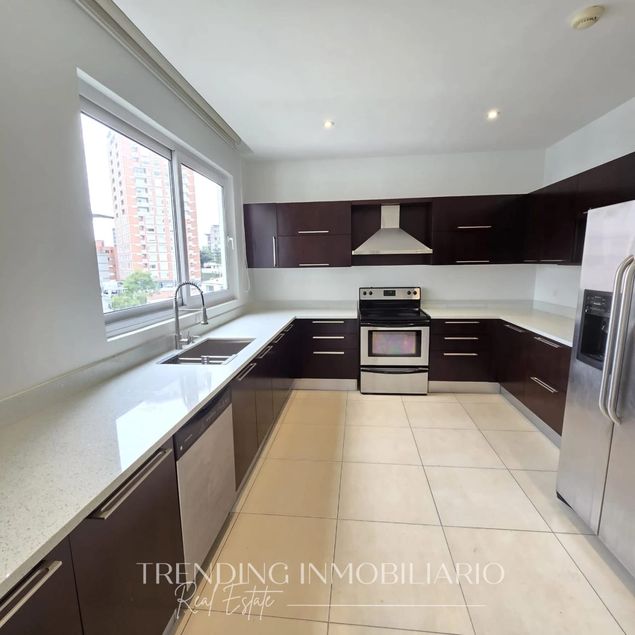 Apartamento en renta zona 14 edificio 5 Avenida de 3 habitaciones + 3 parqueos — Apartamento en Alquiler en Quinta Avenida, Zona 14, Guatemala, Ciudad — foto 5 de 11