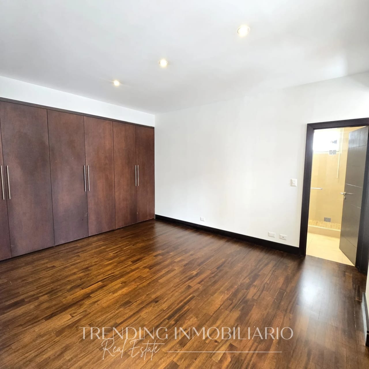 Apartamento en renta zona 14 edificio 5 Avenida de 3 habitaciones + 3 parqueos — Apartamento en Alquiler en Quinta Avenida, Zona 14, Guatemala, Ciudad — foto 10 de 11