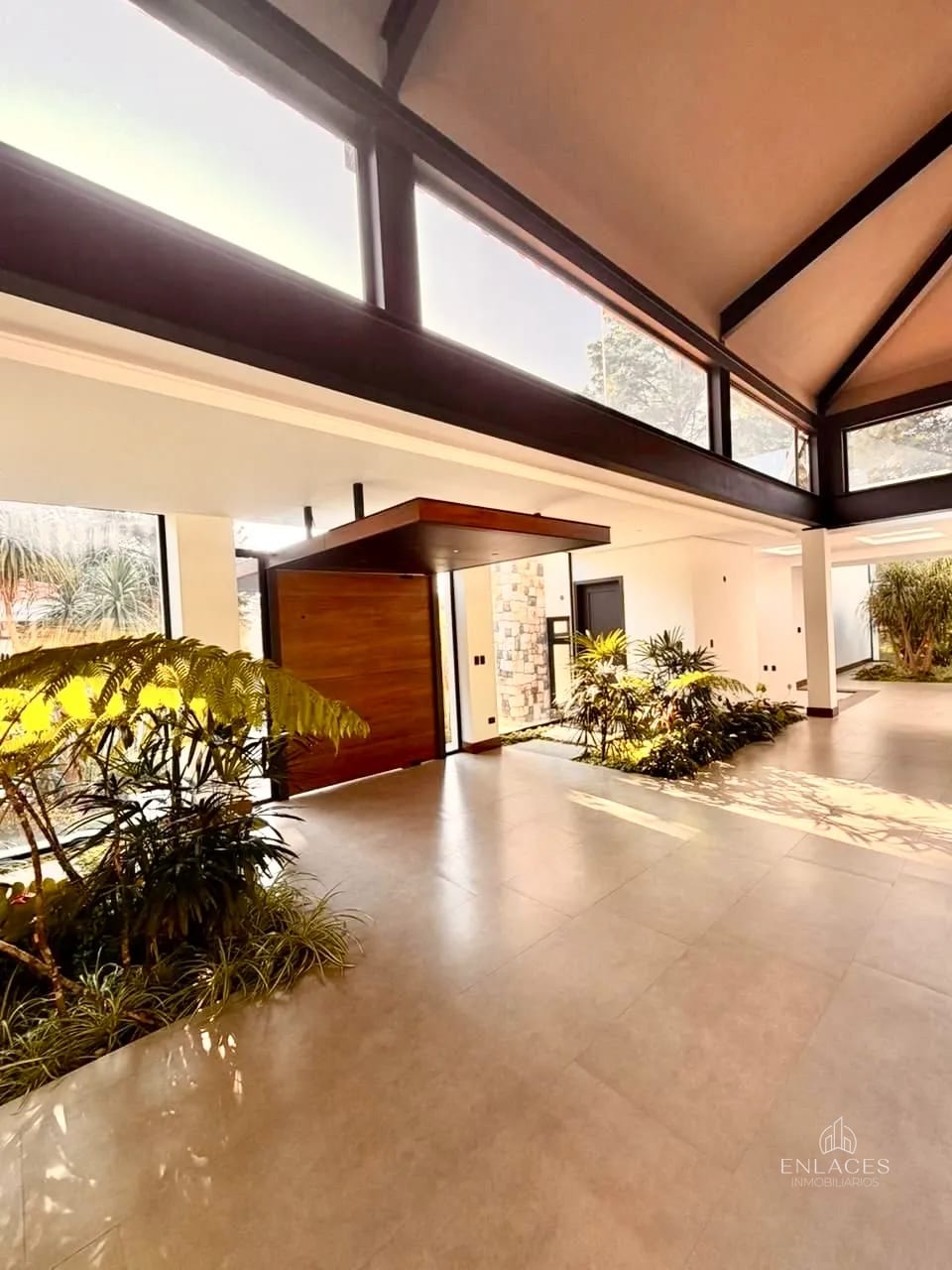 San José Pinula • Casa en Venta • Hacienda Nueva Country Club — Casa en Venta en Hacienda Nueva, San José Pinula, Guatemala, Ciudad — foto 4 de 8