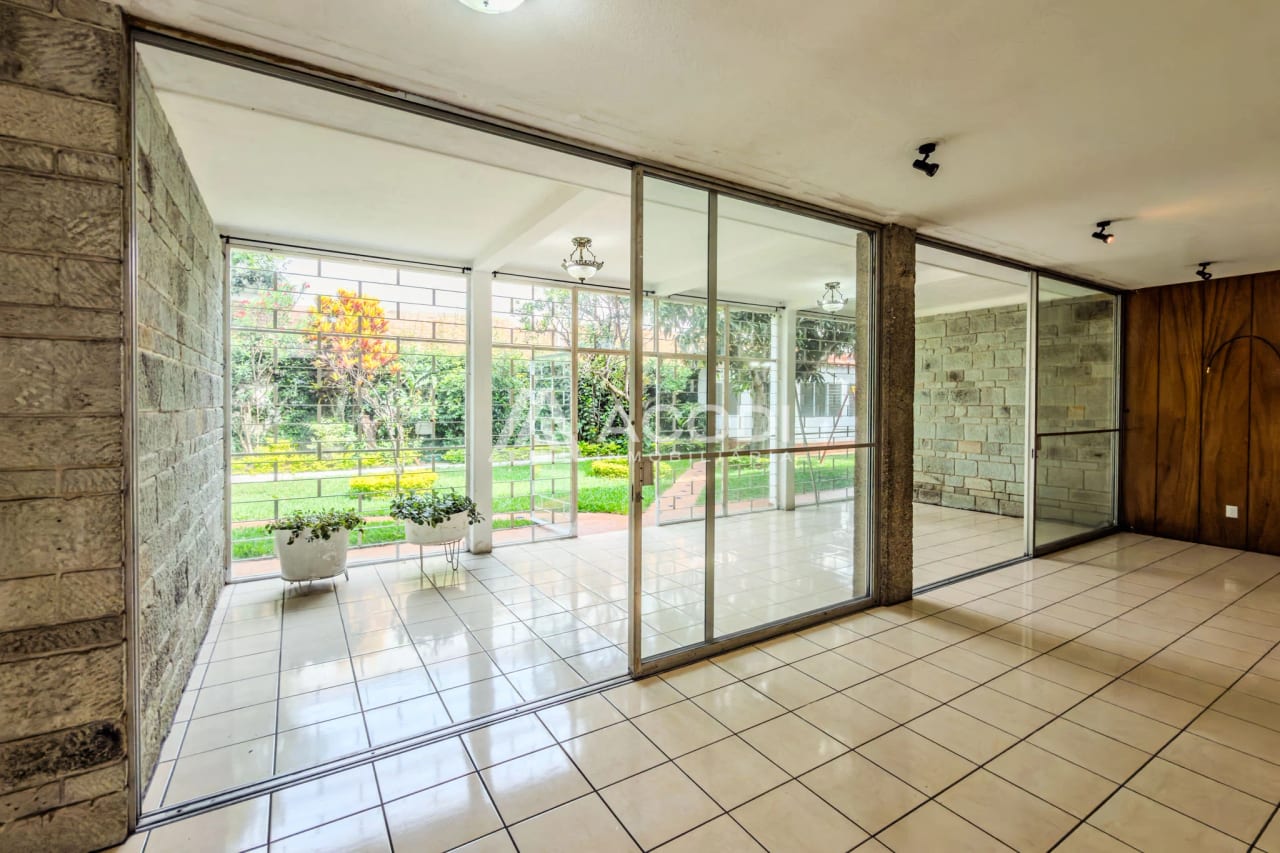 Casa de un nivel en Zona 10 — Casa en Alquiler en Zona 10, Guatemala, Ciudad — foto 2 de 10