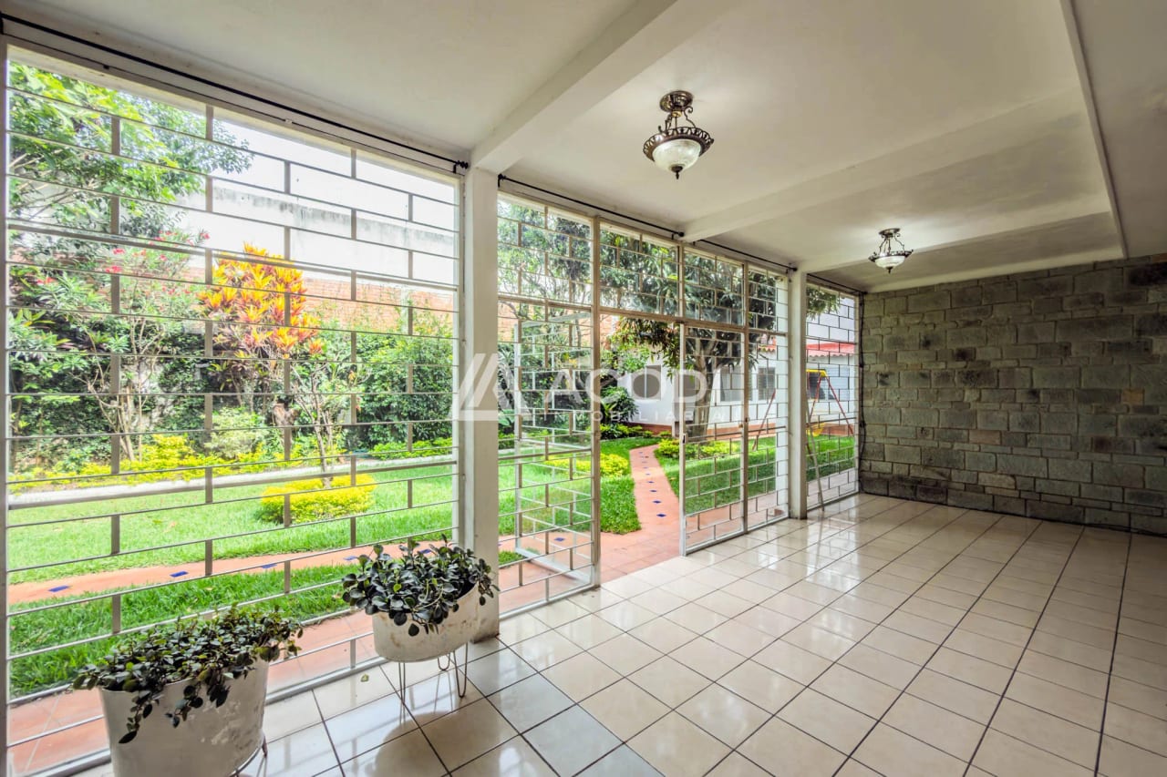 Casa de un nivel en Zona 10 — Casa en Alquiler en Zona 10, Guatemala, Ciudad — foto 1 de 10