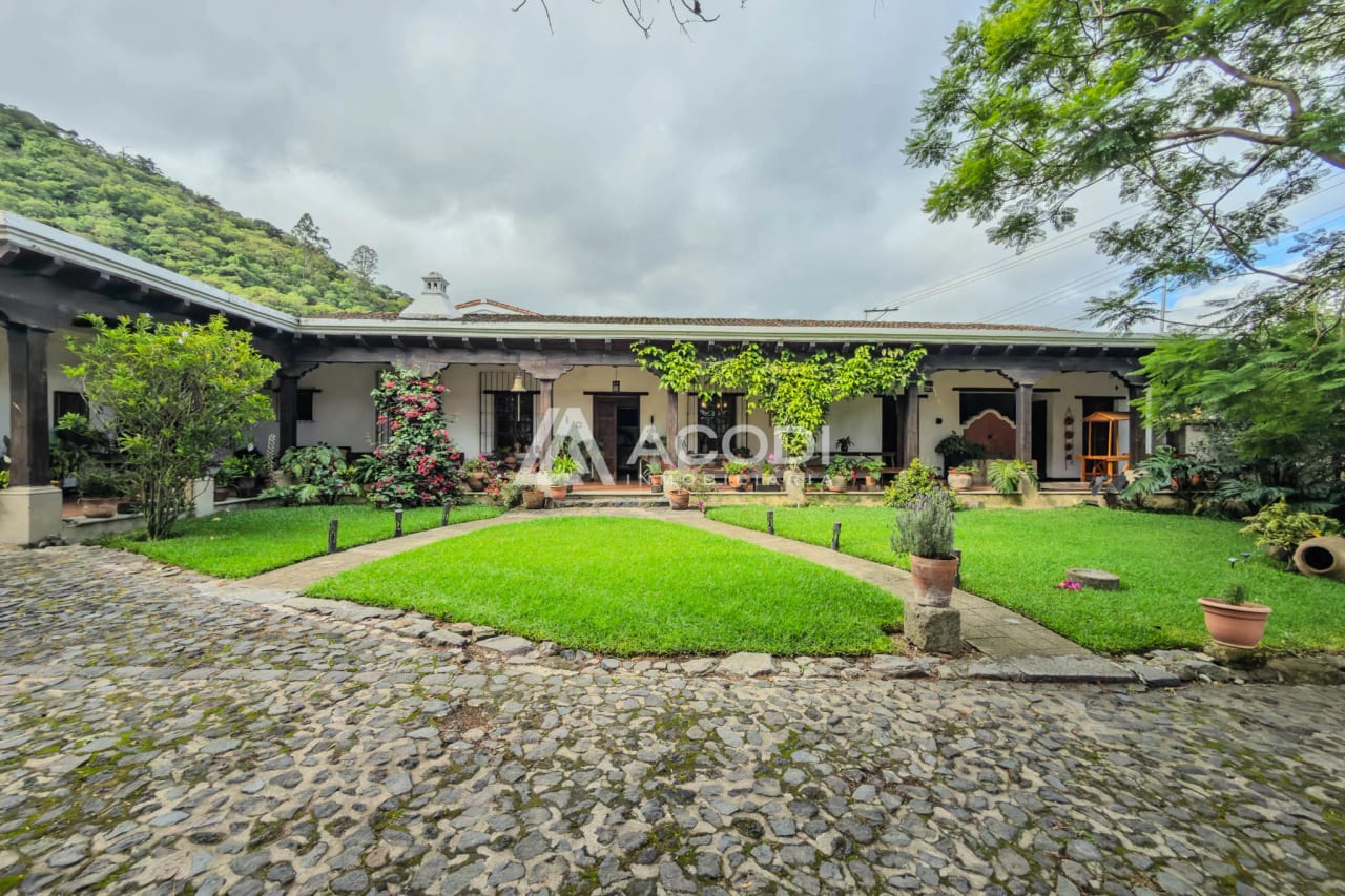 Propiedad en Casco de Antigua Guatemala — Casa en Venta en Antigua, Sacatepéquez — foto 1 de 10