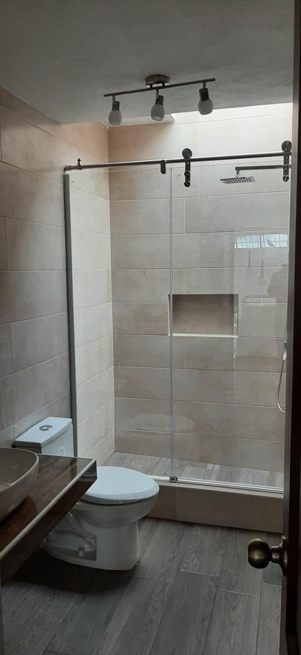 Disponible en Renta Hermosa Casa de Tres Niveles Colonia Elgin Zona 13 — Casa en Alquiler en Elgin, Zona 13, Guatemala, Ciudad — foto 8 de 10