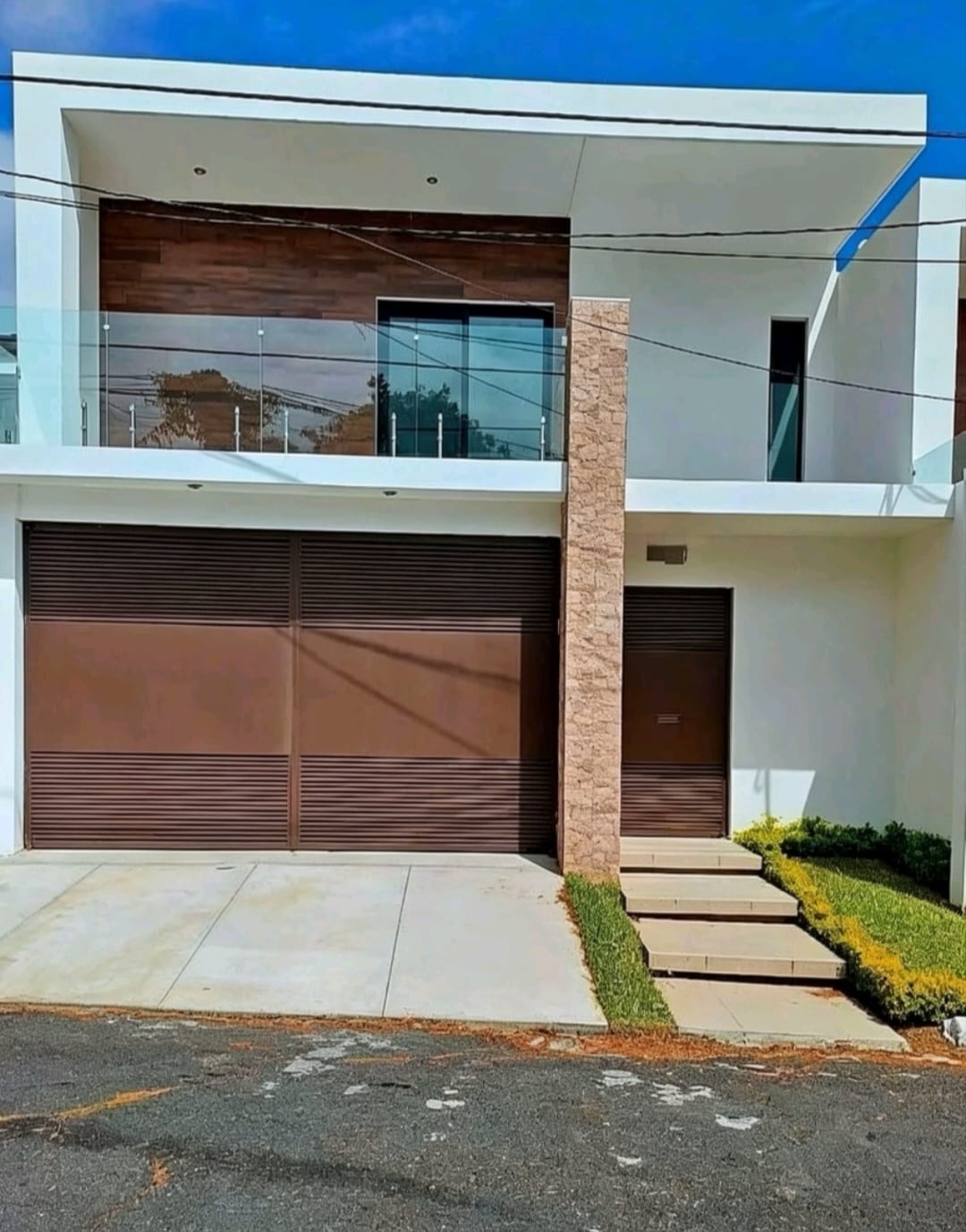 ESTRENA LA CASA DE TUS SUEÑOS EN SAN CRISTÓBAL! ✨🏡 📍 Sector B3, Las 3 Ceibas, San Cristóbal, Mixco — Casa en Venta en Zona 8 Mixco, Guatemala, Ciudad — foto 1 de 8