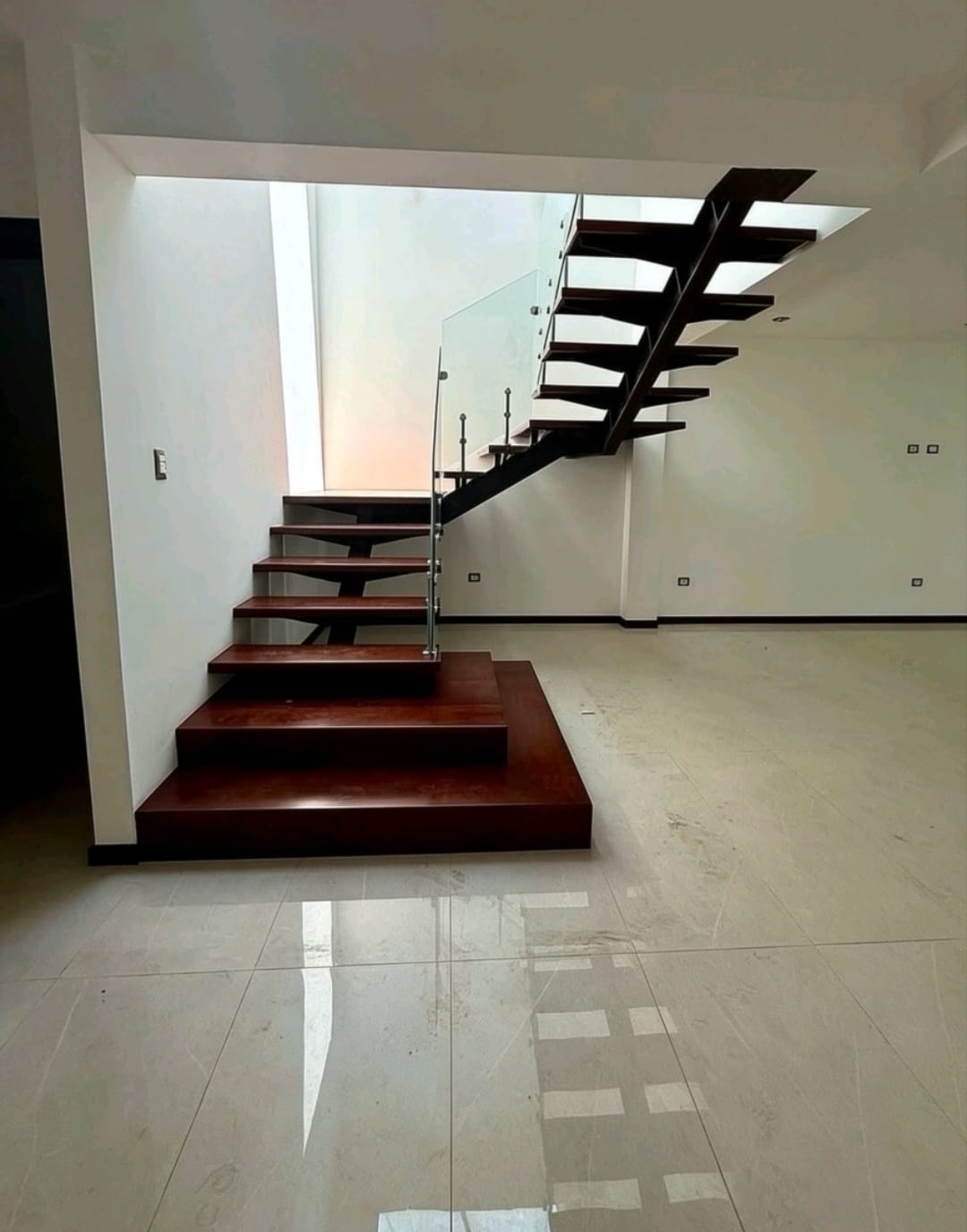 ESTRENA LA CASA DE TUS SUEÑOS EN SAN CRISTÓBAL! ✨🏡 📍 Sector B3, Las 3 Ceibas, San Cristóbal, Mixco — Casa en Venta en Zona 8 Mixco, Guatemala, Ciudad — foto 2 de 8