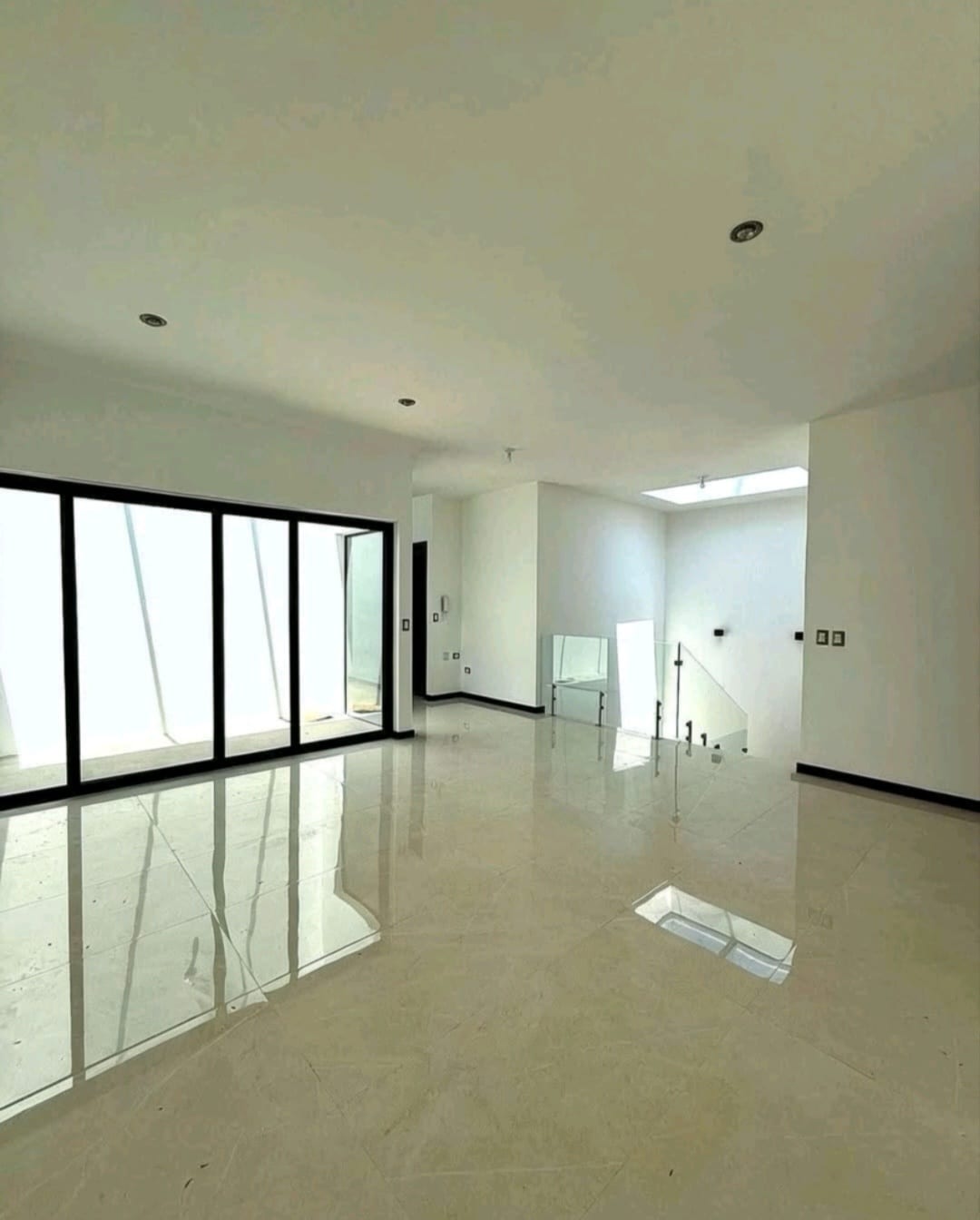 ESTRENA LA CASA DE TUS SUEÑOS EN SAN CRISTÓBAL! ✨🏡 📍 Sector B3, Las 3 Ceibas, San Cristóbal, Mixco — Casa en Venta en Zona 8 Mixco, Guatemala, Ciudad — foto 3 de 8