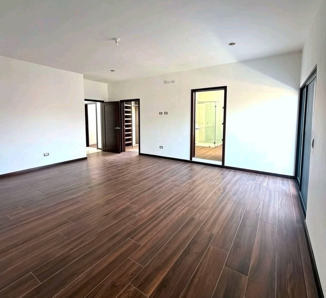 ESTRENA LA CASA DE TUS SUEÑOS EN SAN CRISTÓBAL! ✨🏡 📍 Sector B3, Las 3 Ceibas, San Cristóbal, Mixco — Casa en Venta en Zona 8 Mixco, Guatemala, Ciudad — foto 5 de 8