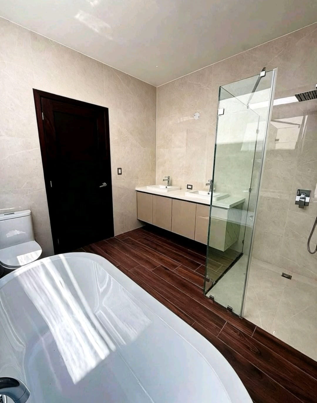 ESTRENA LA CASA DE TUS SUEÑOS EN SAN CRISTÓBAL! ✨🏡 📍 Sector B3, Las 3 Ceibas, San Cristóbal, Mixco — Casa en Venta en Zona 8 Mixco, Guatemala, Ciudad — foto 6 de 8