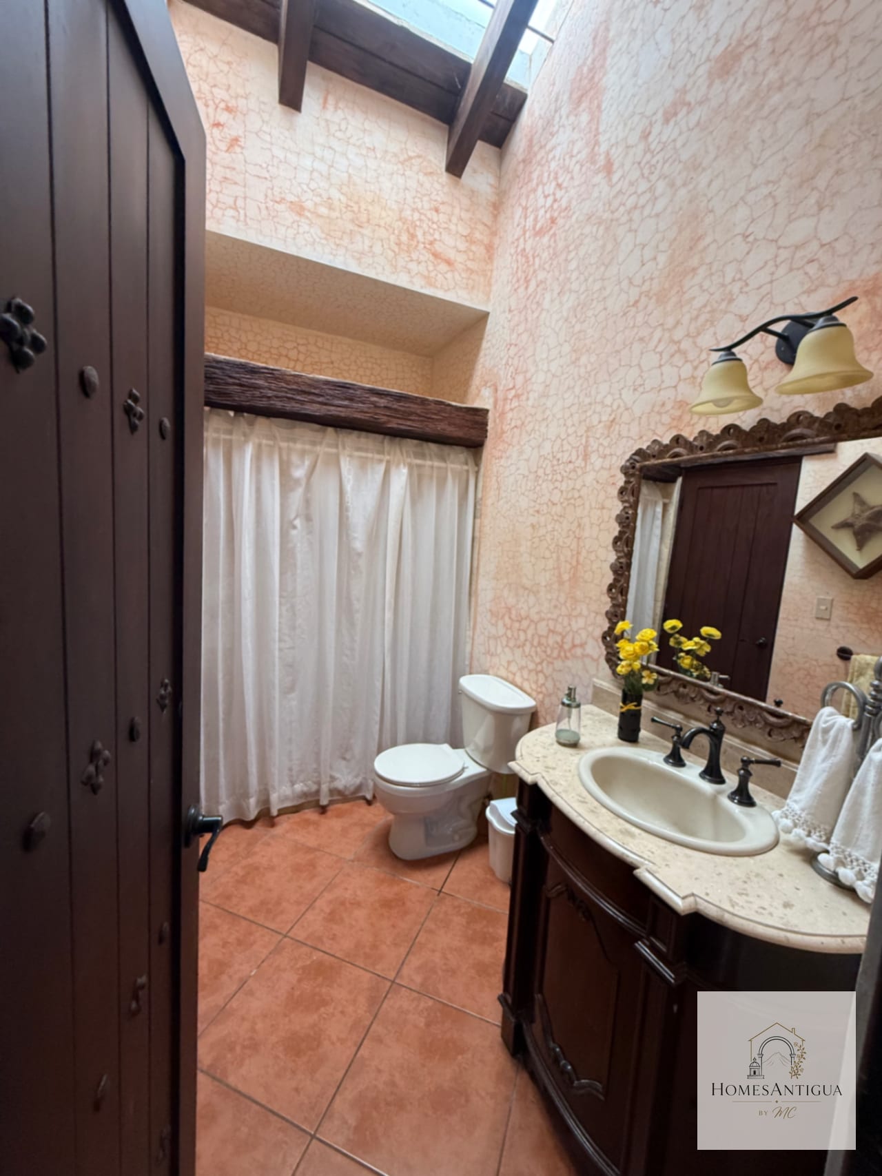 🏡 Casa en Renta – Condominio Jacarandas — Casa en Alquiler en Las Gravileas, Antigua, Sacatepéquez — foto 5 de 17