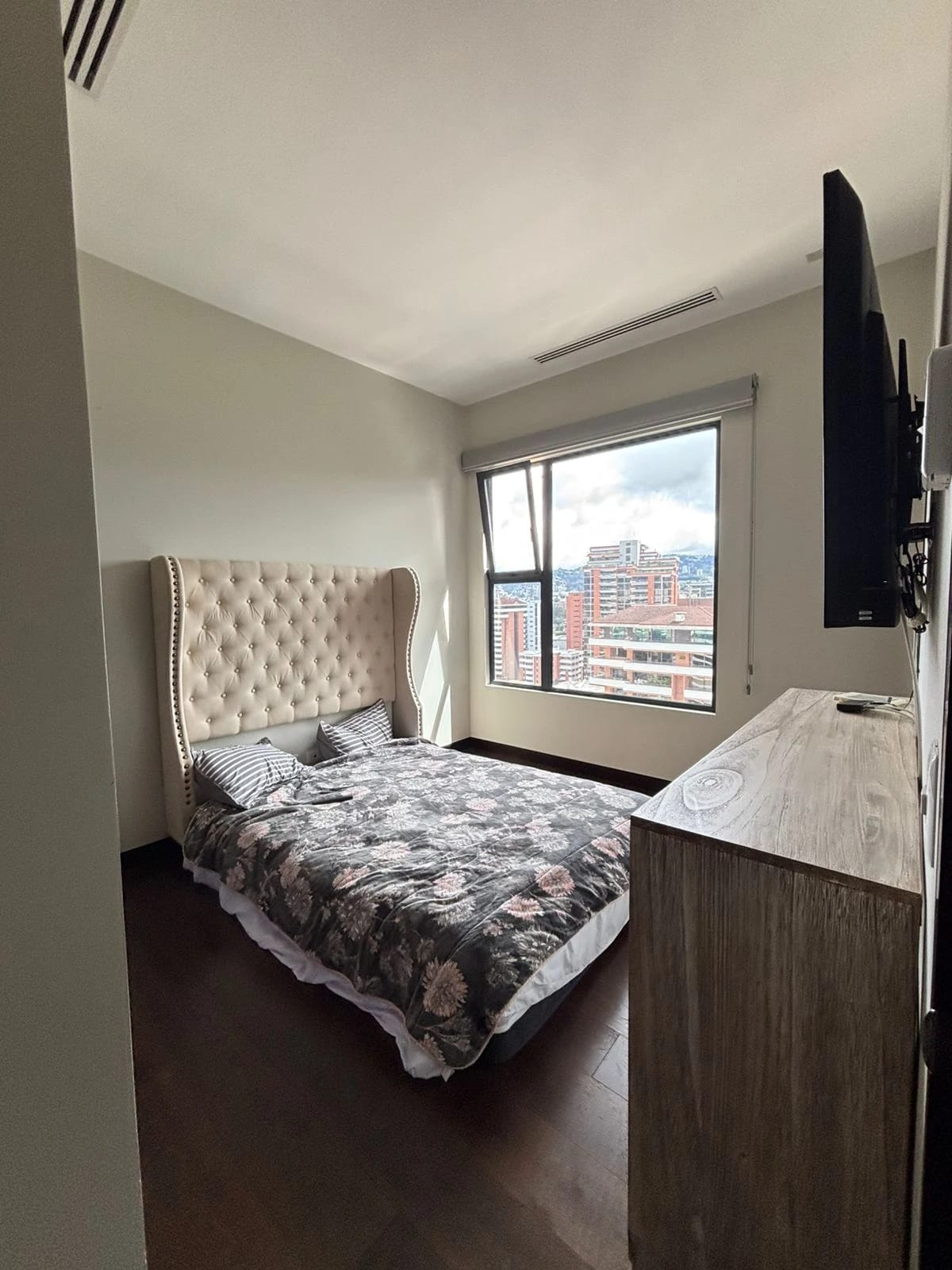 Apartamento amueblado en renta en zona 14 — Apartamento en Alquiler en Santa Inés, Zona 14, Guatemala, Ciudad — foto 2 de 6
