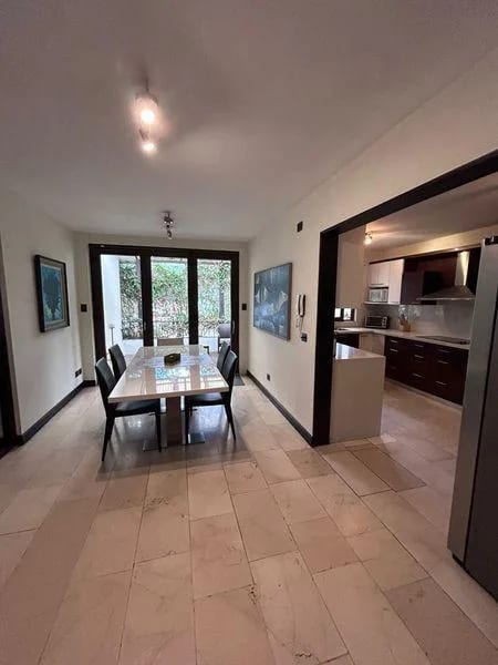 Casa grande con amplio jardin en zona 16 — Casa en Venta en La Montaña, Zona 16, Guatemala, Ciudad — foto 2 de 7