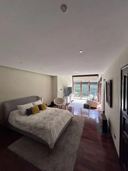 Casa grande con amplio jardin en zona 16 — Casa en Venta en La Montaña, Zona 16, Guatemala, Ciudad — foto 3 de 7