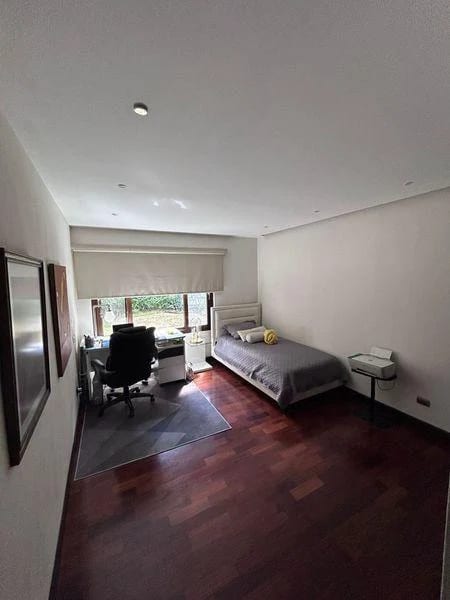Casa grande con amplio jardin en zona 16 — Casa en Venta en La Montaña, Zona 16, Guatemala, Ciudad — foto 5 de 7