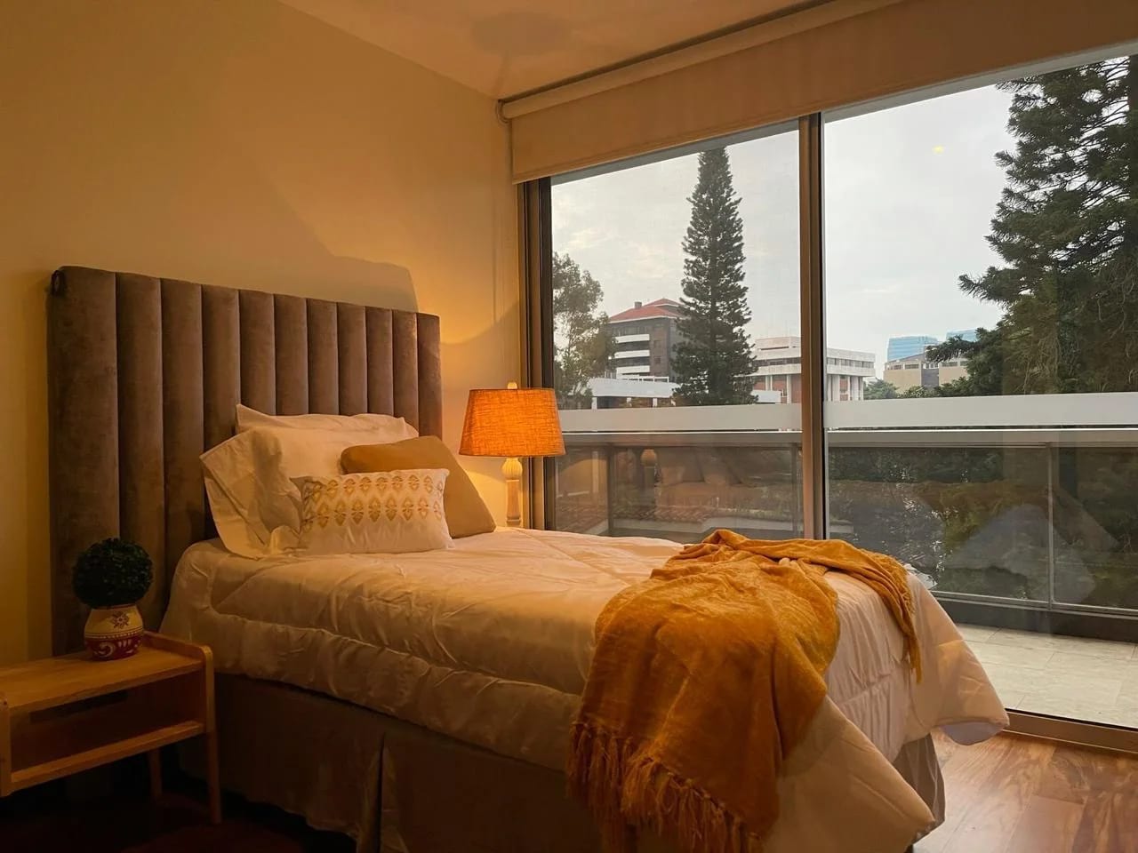 Apartamento Tiffany zona 14 amueblado con 3 habitaciones + servicio — Apartamento en Alquiler en Tiffany Cañada, Zona 14, Guatemala, Ciudad — foto 6 de 17