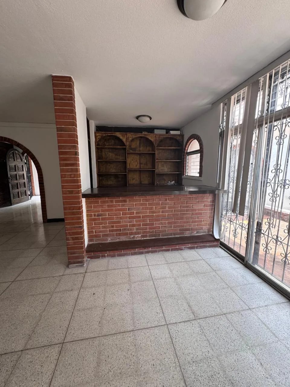 Casa en renta de equina en zona 13 en 15 avenida — Casa en Alquiler en Zona 13, Guatemala, Ciudad — foto 1 de 9