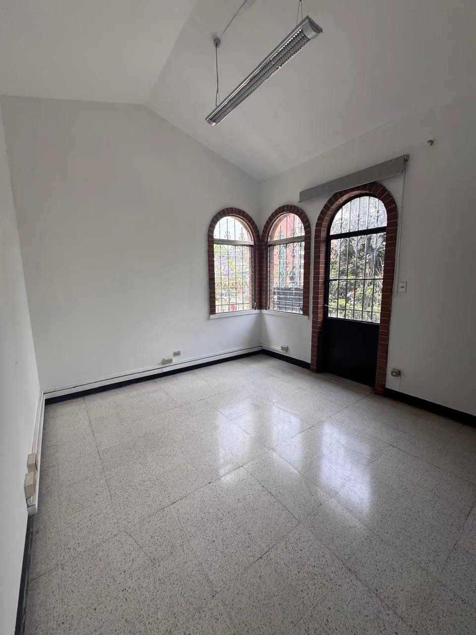 Casa en renta de equina en zona 13 en 15 avenida — Casa en Alquiler en Zona 13, Guatemala, Ciudad — foto 5 de 9