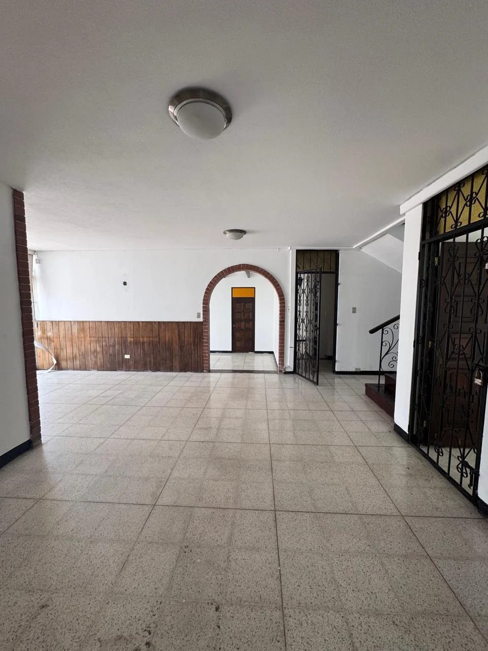 Renta de casa de equina en zona 13 — Casa en Alquiler en Zona 13, Guatemala, Ciudad — foto 4 de 14