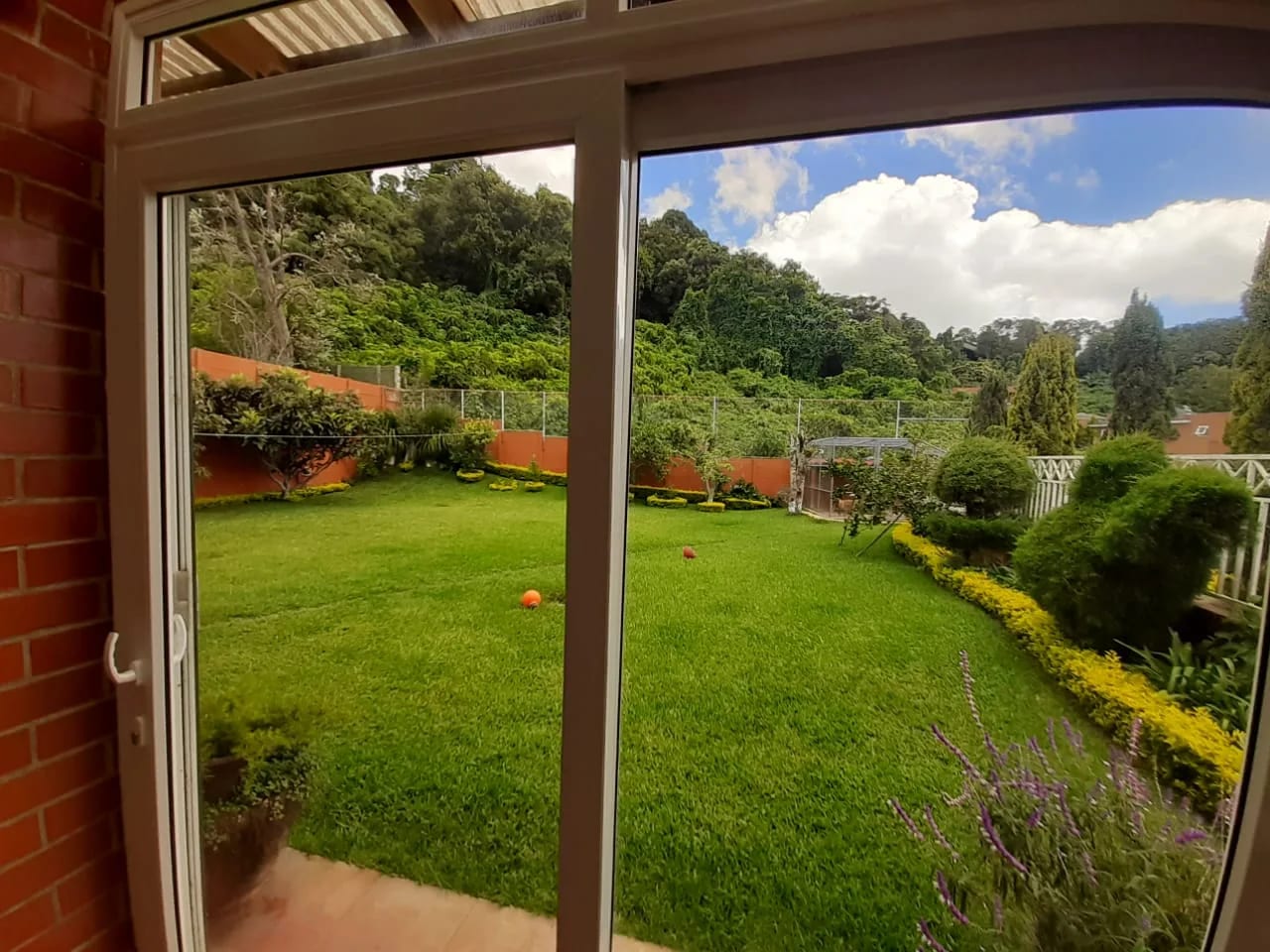 Renta de casa en Condominio Colinas de Castel | Km.18 Carretera a El Salvador — Casa en Alquiler en Colinas de Castel, Carretera a El Salvador, Guatemala, Ciudad — foto 5 de 8