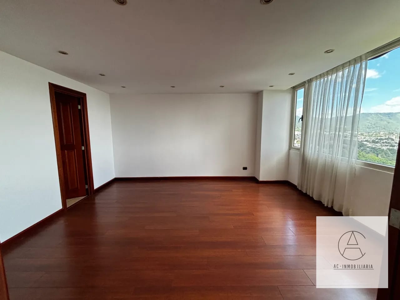 Renta Apto Marques del Valle, Zona 14 — Apartamento en Alquiler en Marqués del Valle, Zona 14, Guatemala, Ciudad — foto 4 de 11