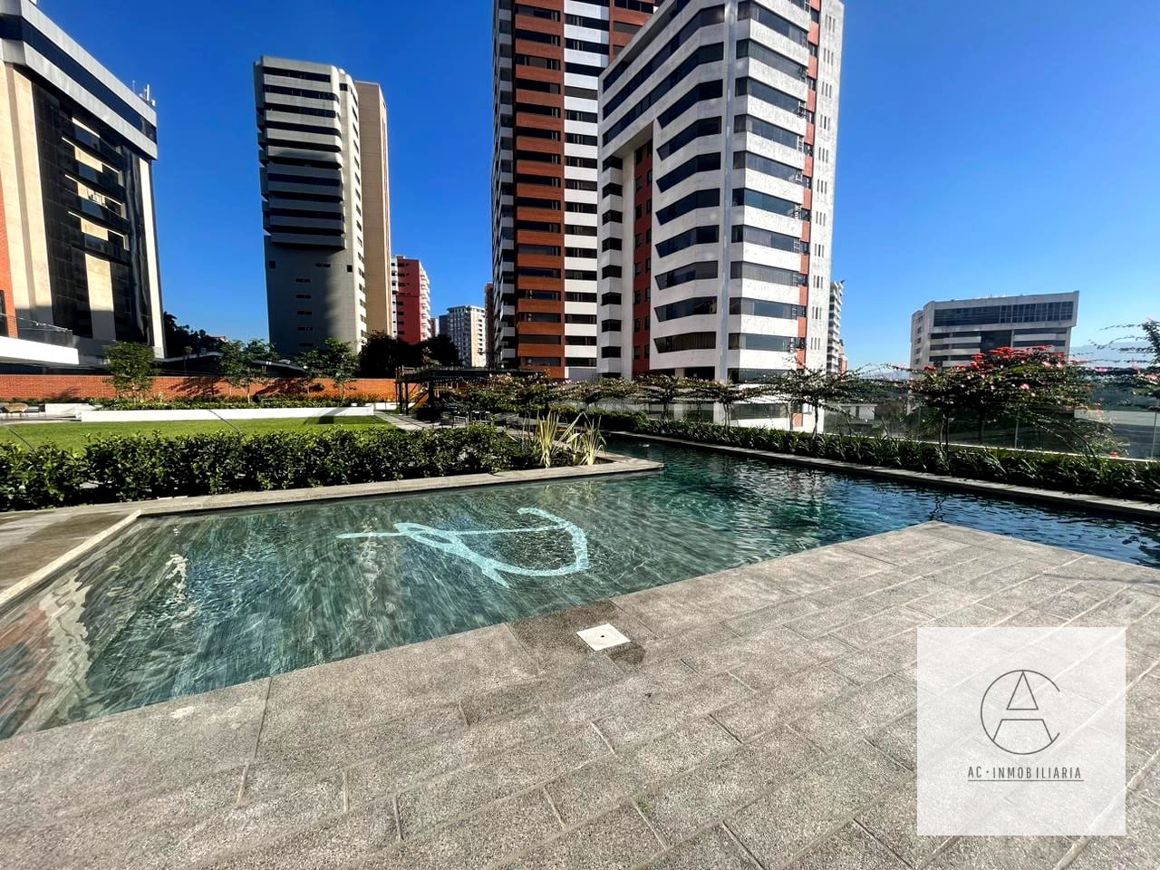 Apartamento en renta en Sekkei, *DISPONIBLE en NOVIEMBRE* — Apartamento en Alquiler en Sekkei, Zona 14, Guatemala, Ciudad — foto 10 de 14