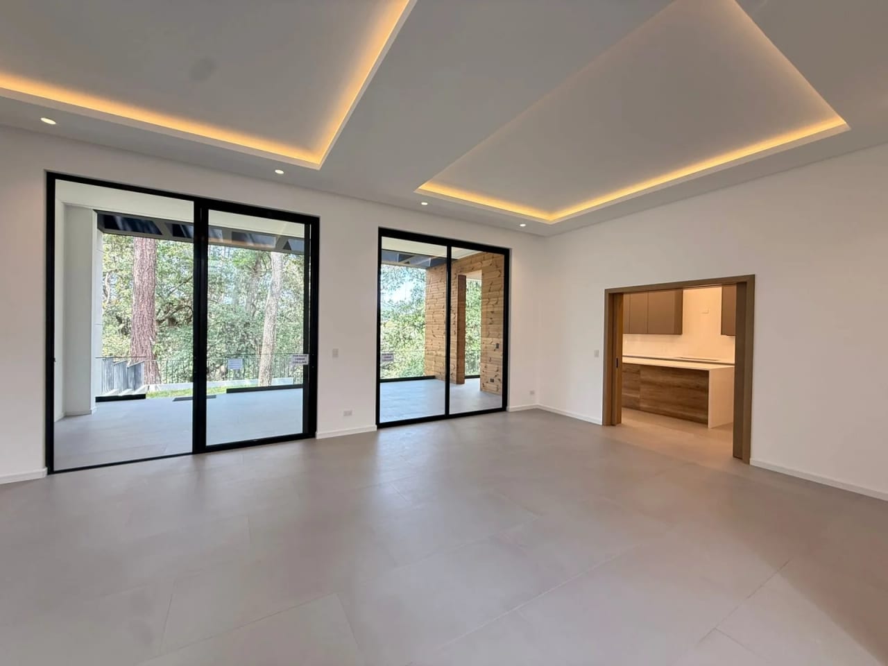 Vendo moderna y lujosa casa en Zona 16 — Casa en Venta en Zona 16, Guatemala, Ciudad — foto 13 de 17