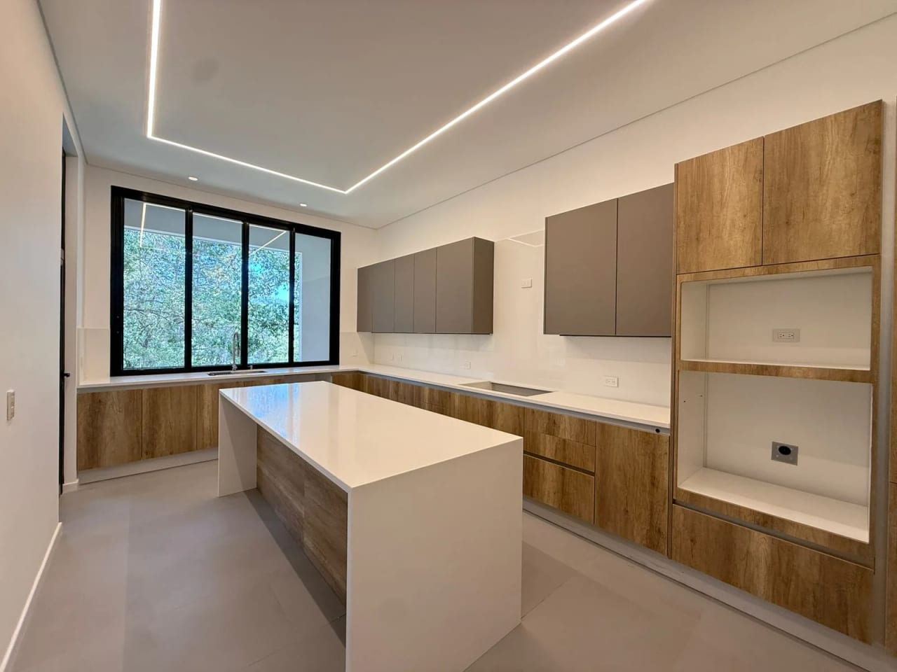 Vendo moderna y lujosa casa en Zona 16 — Casa en Venta en Zona 16, Guatemala, Ciudad — foto 7 de 17