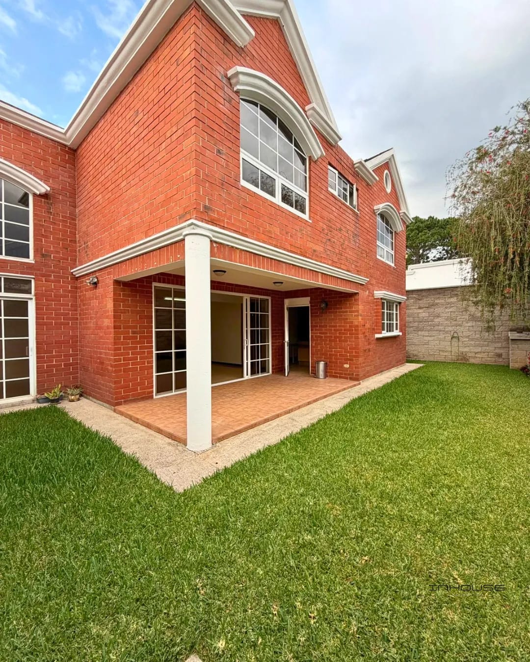 Casa en Venta en Zona 16 Jardines de San Isidro — Casa en Venta en Jardines de San Isidro, Zona 16, Guatemala, Ciudad — foto 1 de 10