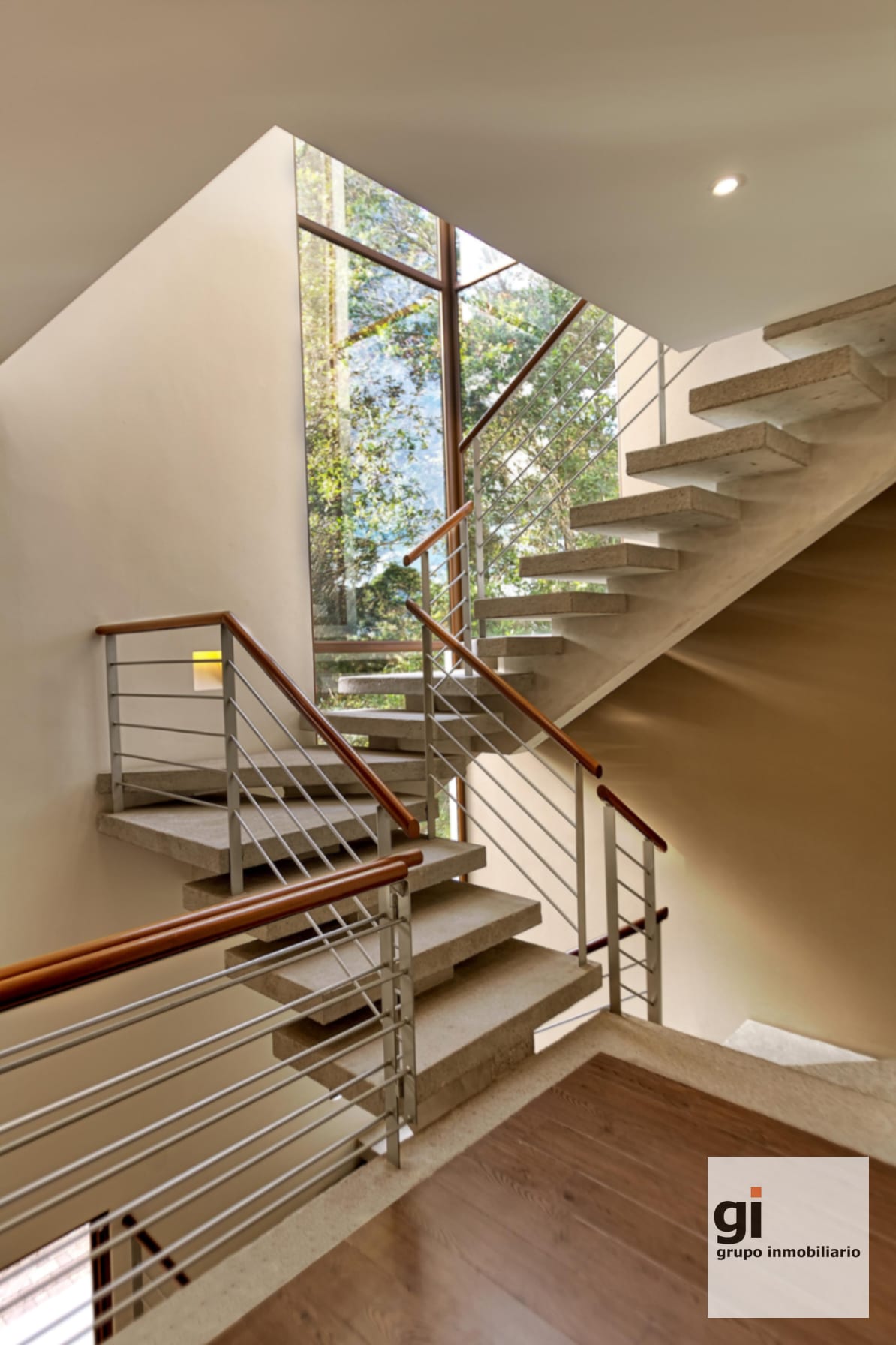 Exclusiva casa familiar en condominio en zona 16 rodeada de naturaleza — Casa en Venta en Zona 16, Guatemala, Ciudad — foto 2 de 10